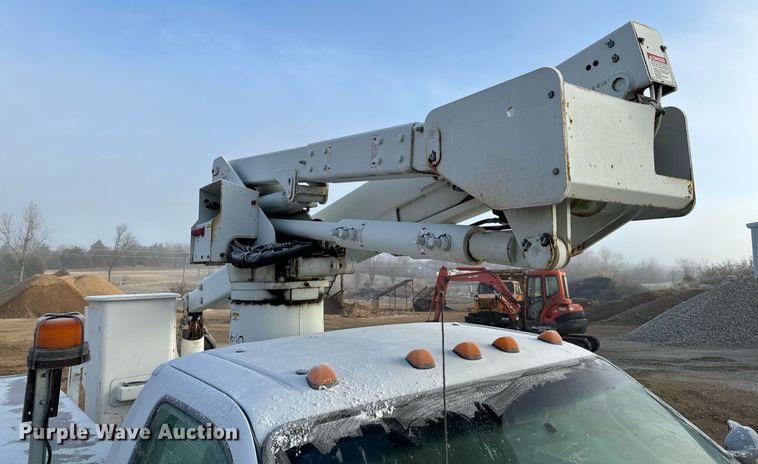 image for item NM9170 2003 Ford F550 Super Duty XL  bucket truck