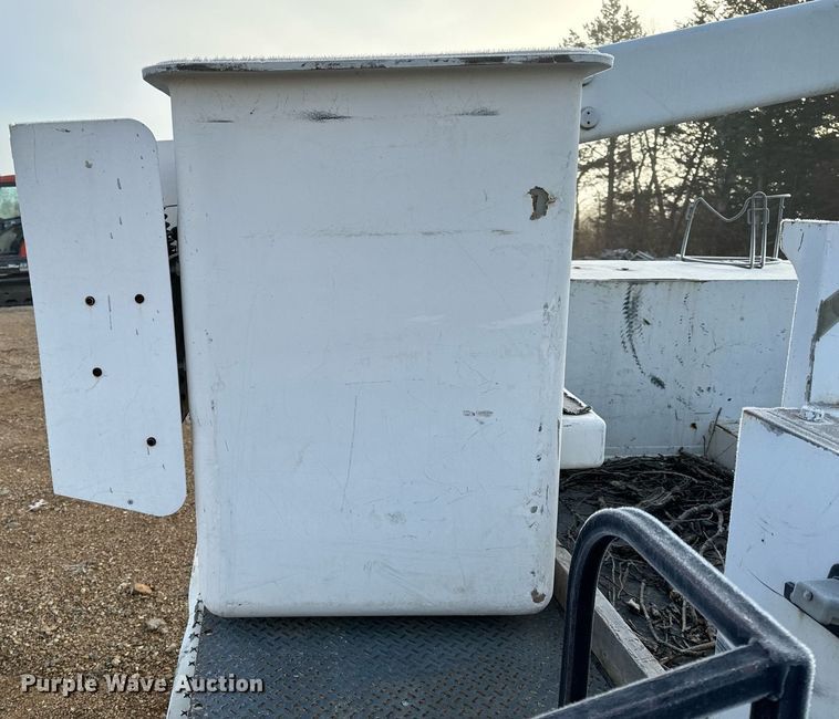 image for item NM9170 2003 Ford F550 Super Duty XL  bucket truck