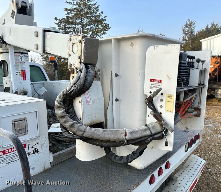 image for item NM9170 2003 Ford F550 Super Duty XL  bucket truck