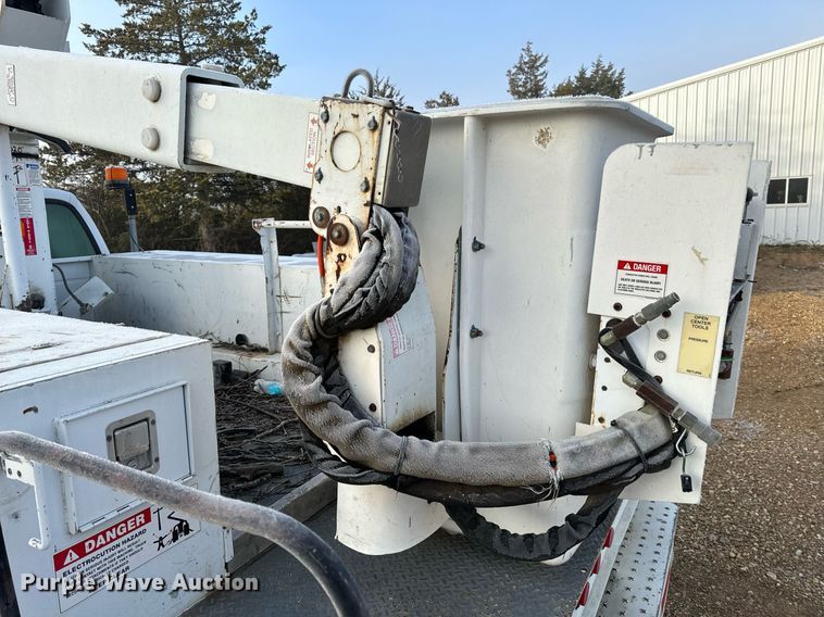 image for item NM9170 2003 Ford F550 Super Duty XL  bucket truck