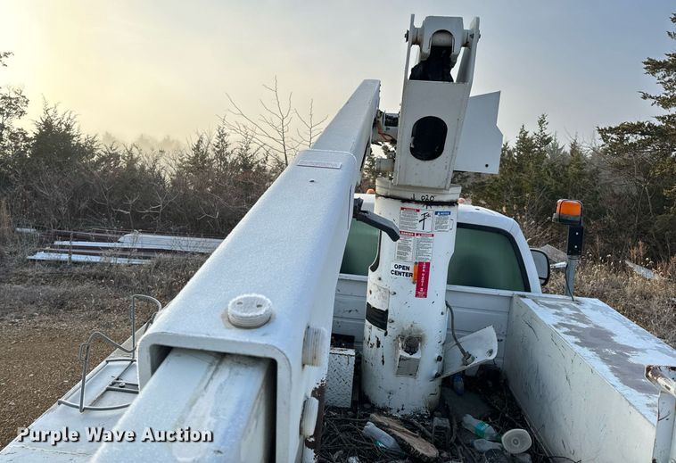 image for item NM9170 2003 Ford F550 Super Duty XL  bucket truck