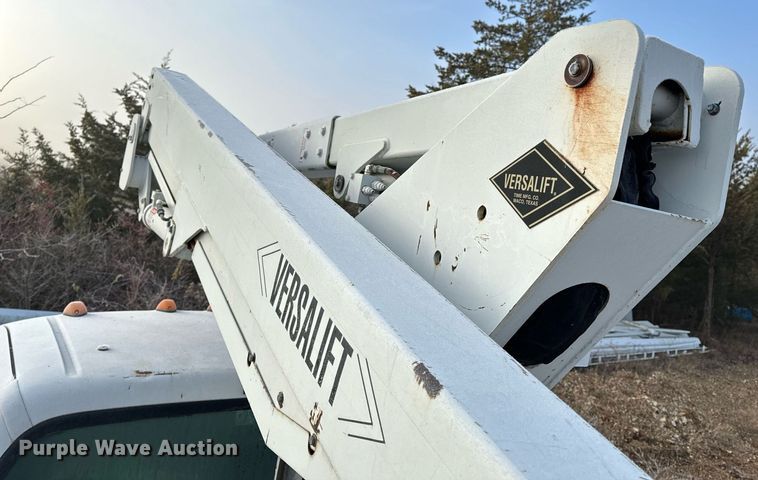 image for item NM9170 2003 Ford F550 Super Duty XL  bucket truck