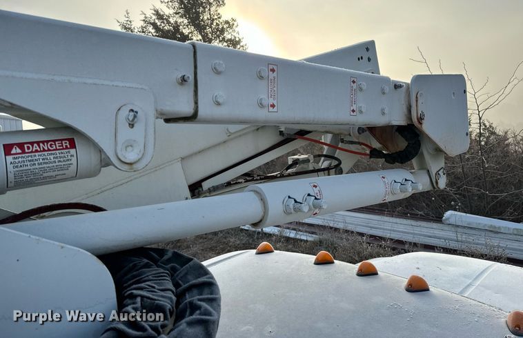 image for item NM9170 2003 Ford F550 Super Duty XL  bucket truck