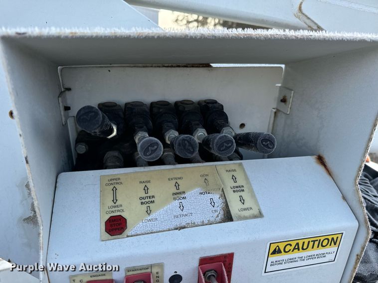 image for item NM9170 2003 Ford F550 Super Duty XL  bucket truck