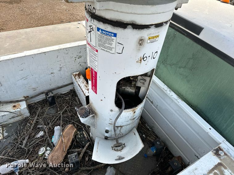 image for item NM9170 2003 Ford F550 Super Duty XL  bucket truck