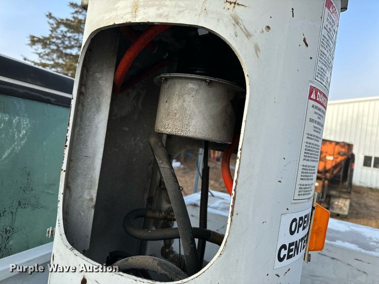 image for item NM9170 2003 Ford F550 Super Duty XL  bucket truck