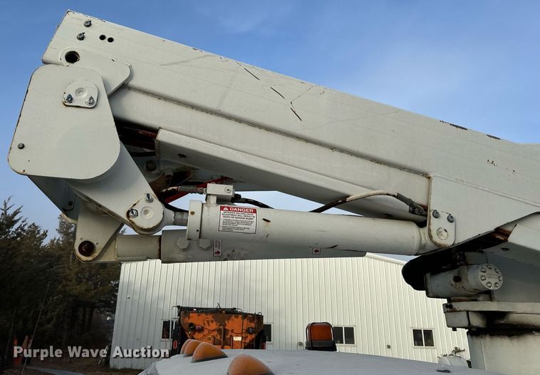 image for item NM9170 2003 Ford F550 Super Duty XL  bucket truck