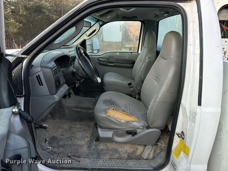 image for item NM9170 2003 Ford F550 Super Duty XL  bucket truck