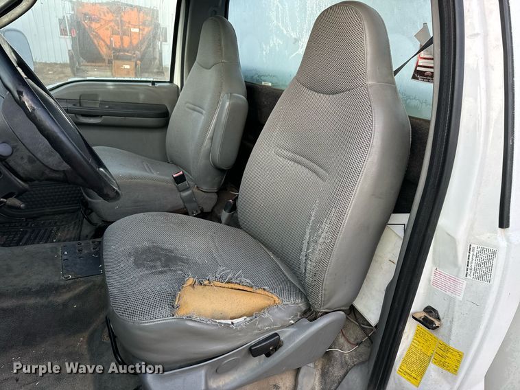 image for item NM9170 2003 Ford F550 Super Duty XL  bucket truck