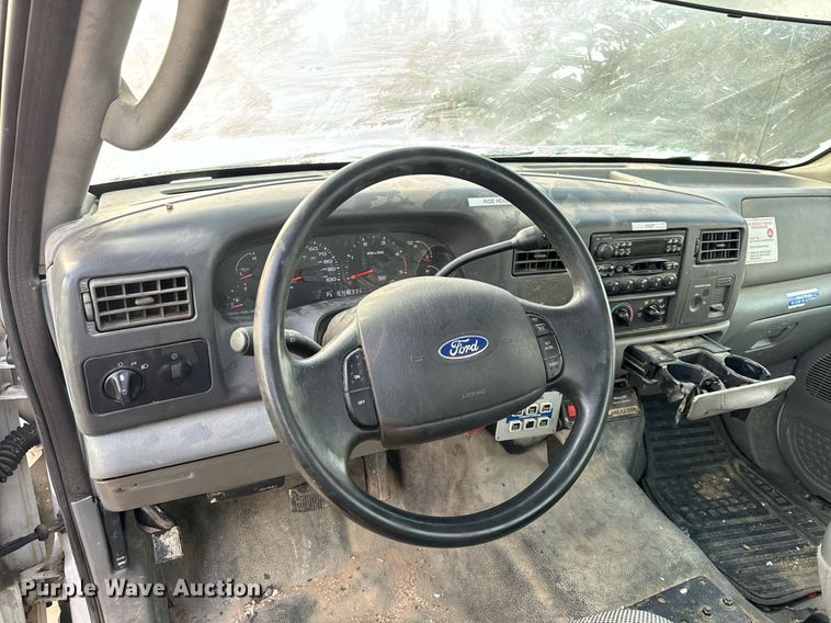 image for item NM9170 2003 Ford F550 Super Duty XL  bucket truck