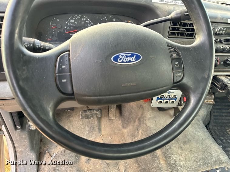 image for item NM9170 2003 Ford F550 Super Duty XL  bucket truck