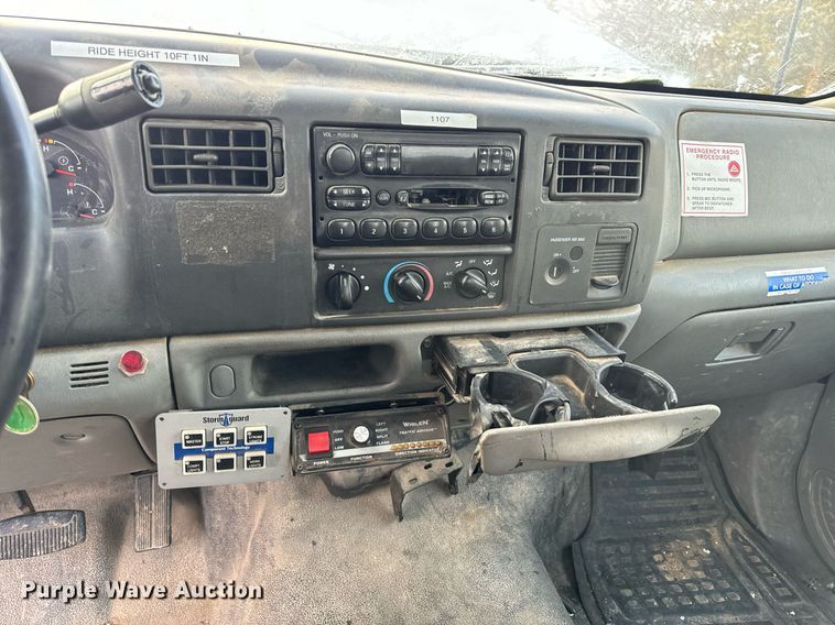 image for item NM9170 2003 Ford F550 Super Duty XL  bucket truck