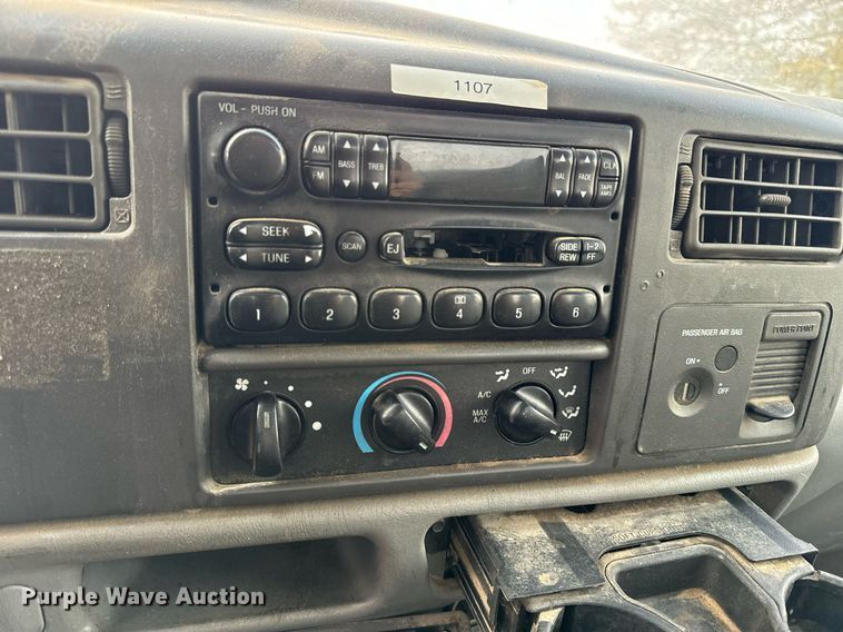 image for item NM9170 2003 Ford F550 Super Duty XL  bucket truck