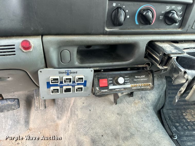 image for item NM9170 2003 Ford F550 Super Duty XL  bucket truck