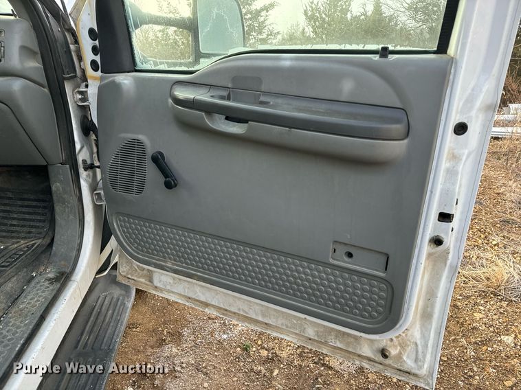 image for item NM9170 2003 Ford F550 Super Duty XL  bucket truck