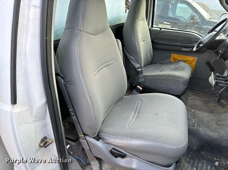 image for item NM9170 2003 Ford F550 Super Duty XL  bucket truck