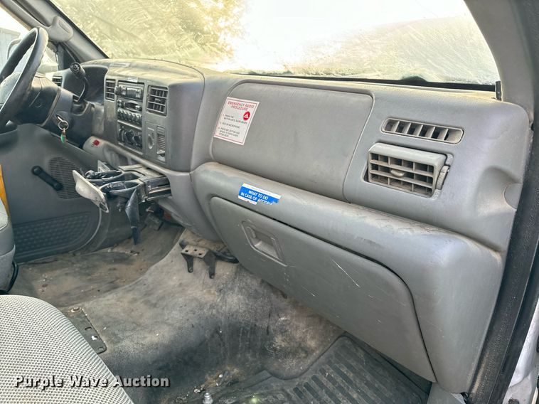 image for item NM9170 2003 Ford F550 Super Duty XL  bucket truck