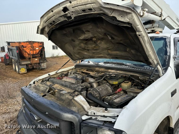 image for item NM9170 2003 Ford F550 Super Duty XL  bucket truck