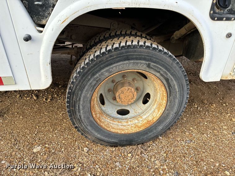 image for item NM9170 2003 Ford F550 Super Duty XL  bucket truck