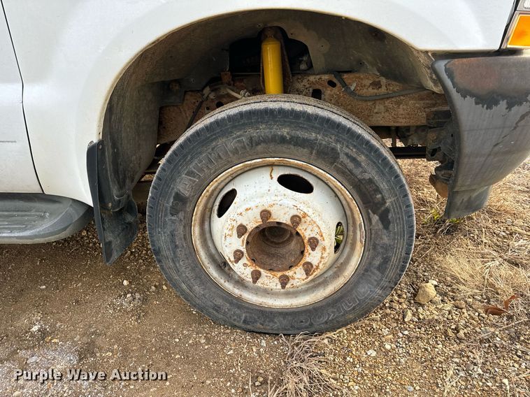 image for item NM9170 2003 Ford F550 Super Duty XL  bucket truck