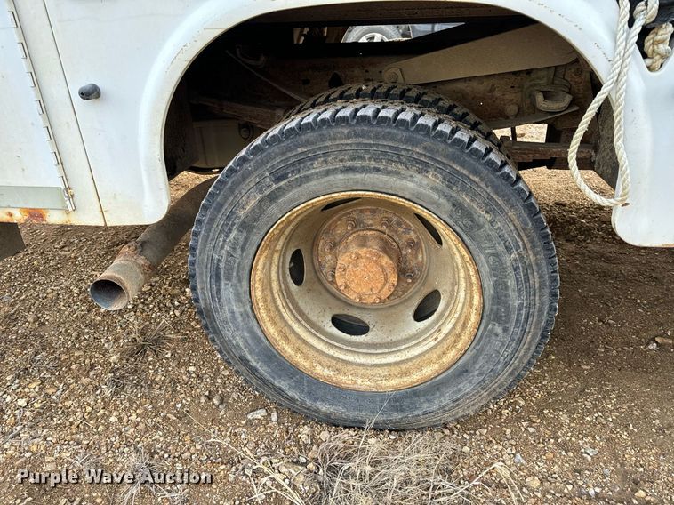 image for item NM9170 2003 Ford F550 Super Duty XL  bucket truck