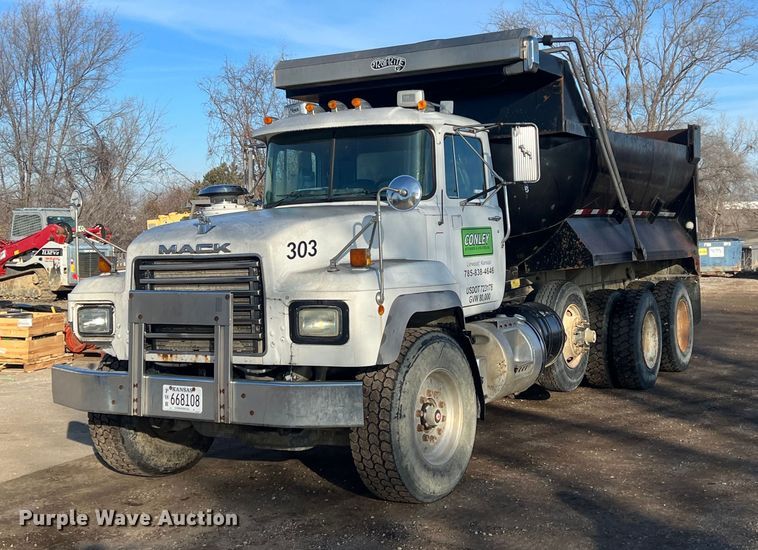image for item NN9310 2001 Mack RD688S  dump truck