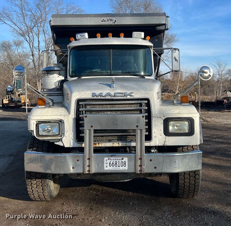 image for item NN9310 2001 Mack RD688S  dump truck