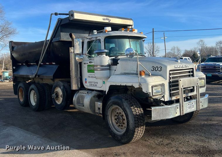 image for item NN9310 2001 Mack RD688S  dump truck
