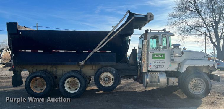 image for item NN9310 2001 Mack RD688S  dump truck