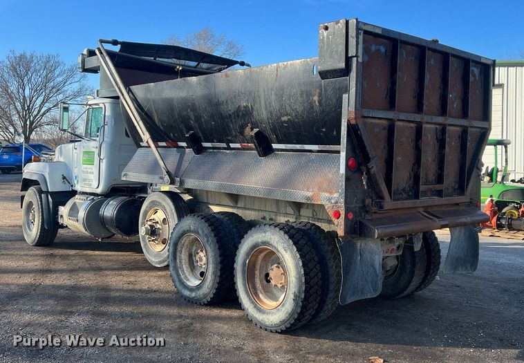 image for item NN9310 2001 Mack RD688S  dump truck