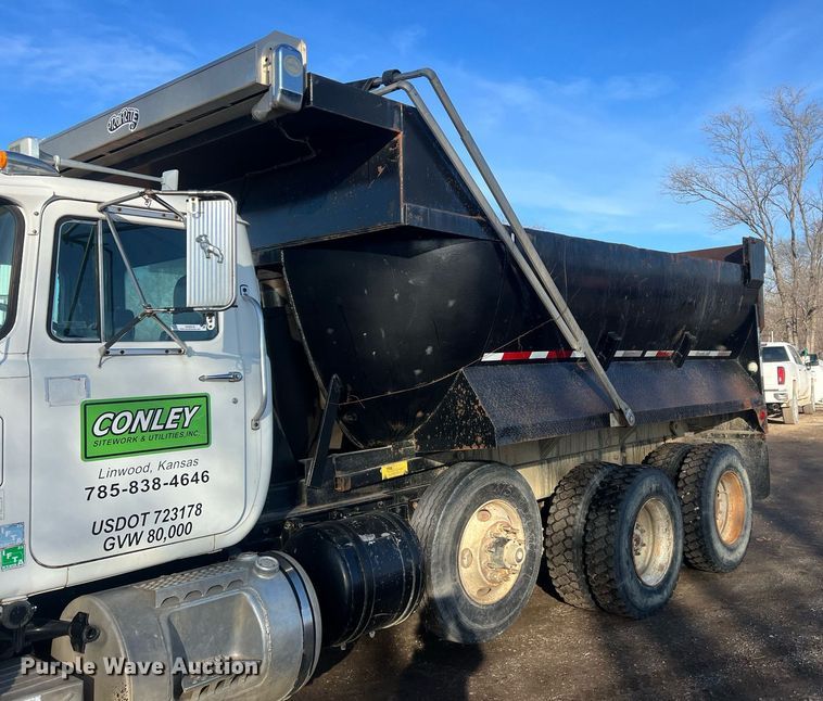 image for item NN9310 2001 Mack RD688S  dump truck