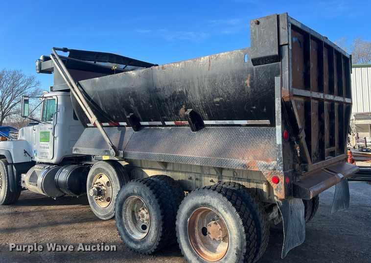 image for item NN9310 2001 Mack RD688S  dump truck