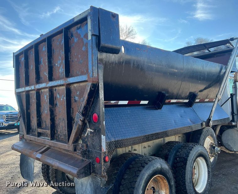 image for item NN9310 2001 Mack RD688S  dump truck