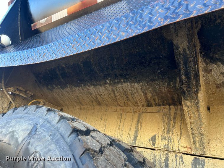 image for item NN9310 2001 Mack RD688S  dump truck