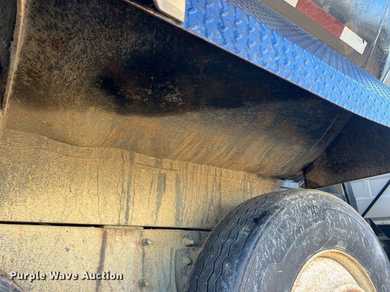 image for item NN9310 2001 Mack RD688S  dump truck