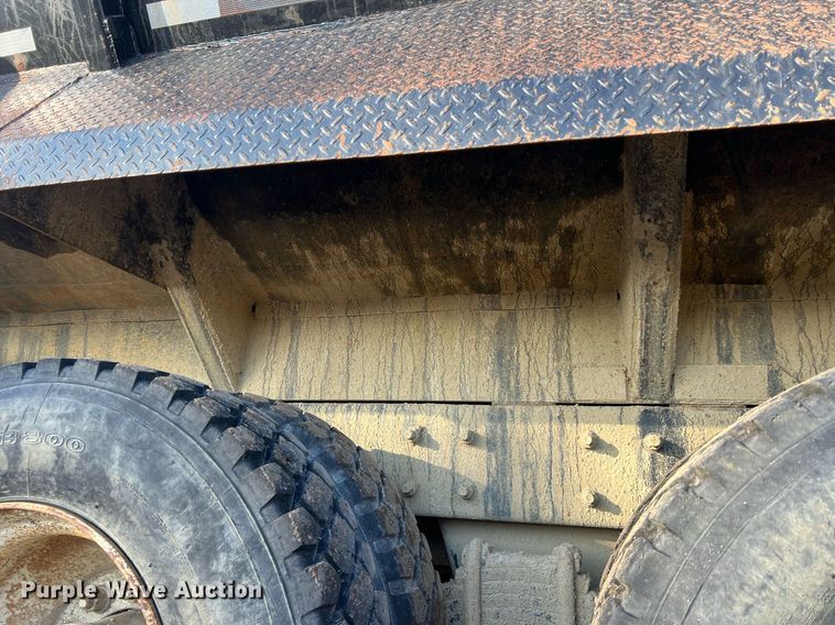 image for item NN9310 2001 Mack RD688S  dump truck