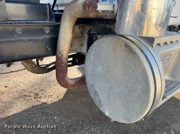 image for item NN9310 2001 Mack RD688S  dump truck