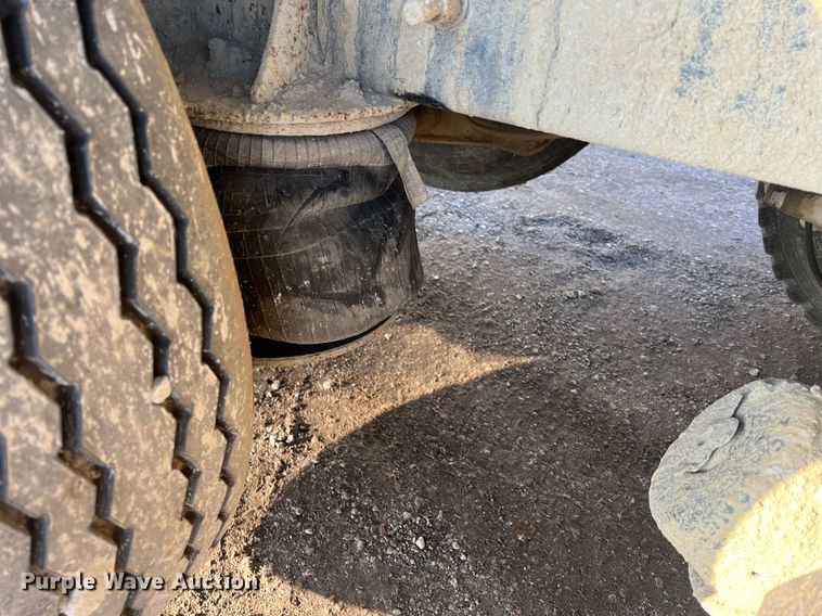 image for item NN9310 2001 Mack RD688S  dump truck