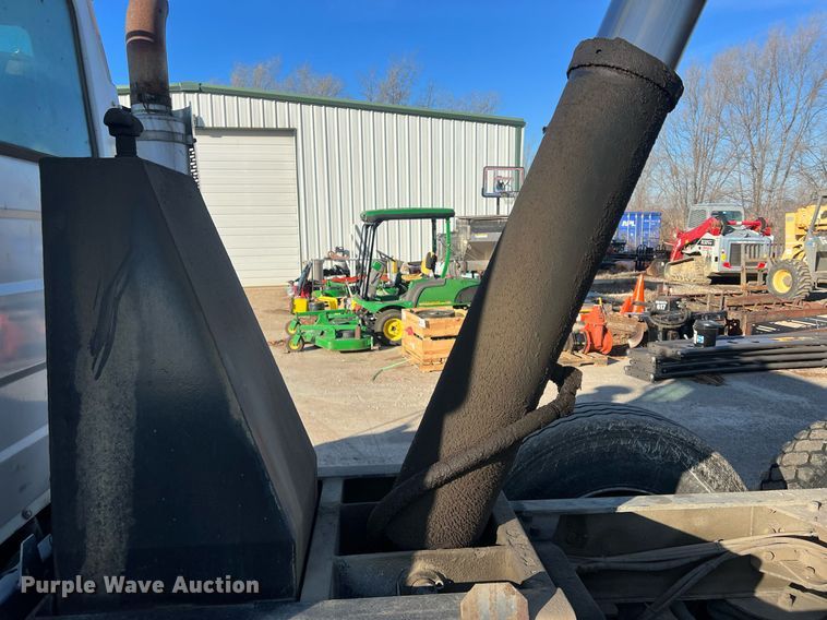 image for item NN9310 2001 Mack RD688S  dump truck