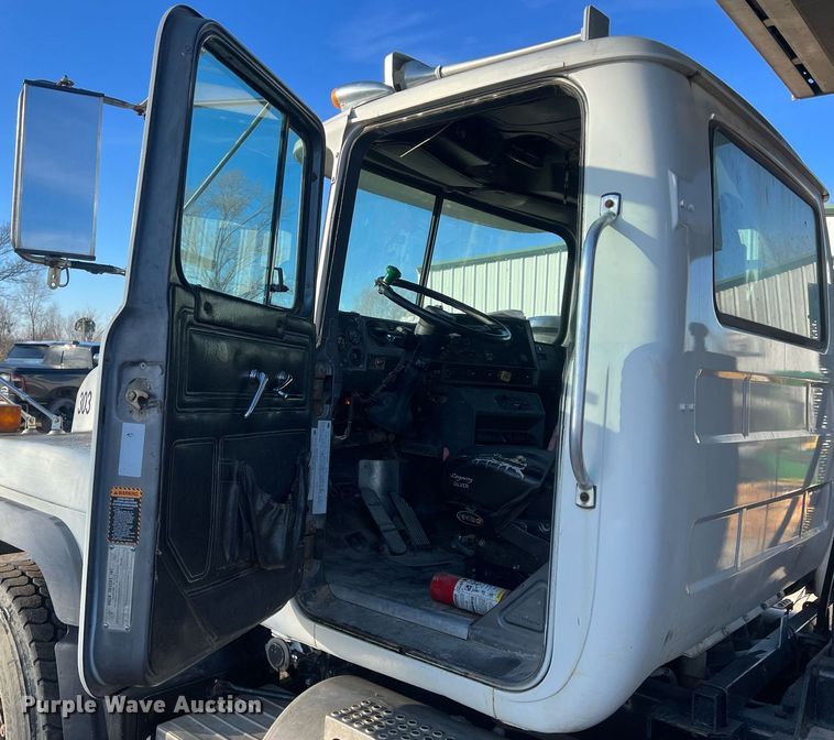 image for item NN9310 2001 Mack RD688S  dump truck