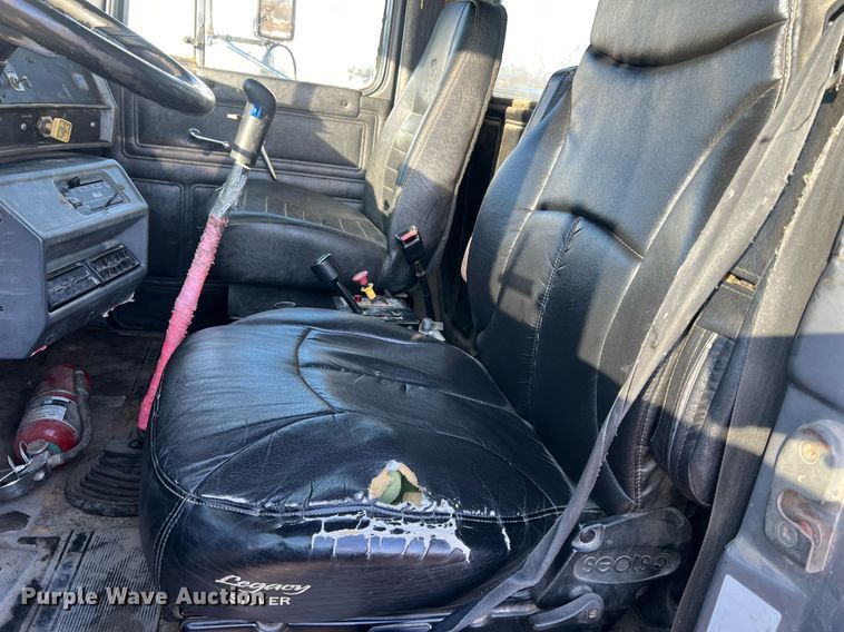 image for item NN9310 2001 Mack RD688S  dump truck