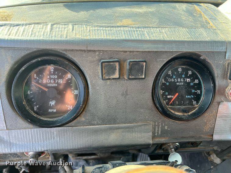 image for item NN9310 2001 Mack RD688S  dump truck