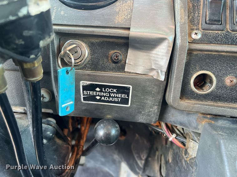 image for item NN9310 2001 Mack RD688S  dump truck