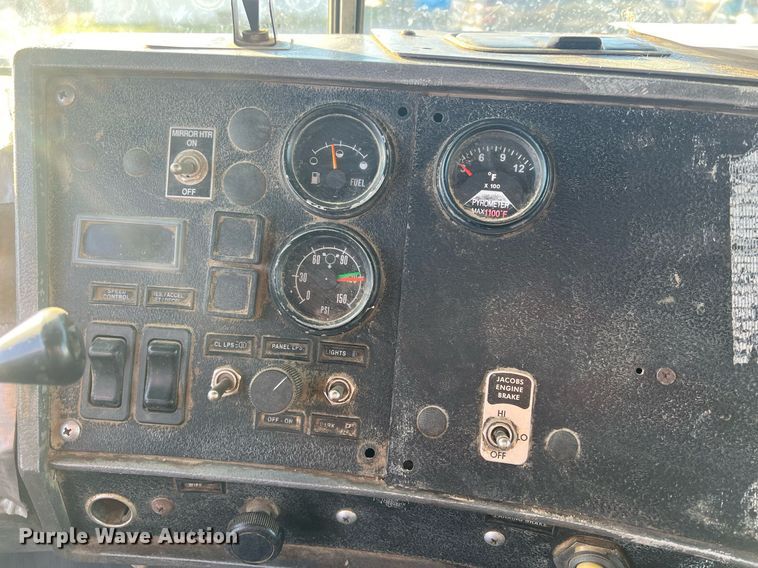 image for item NN9310 2001 Mack RD688S  dump truck