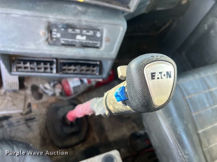 image for item NN9310 2001 Mack RD688S  dump truck