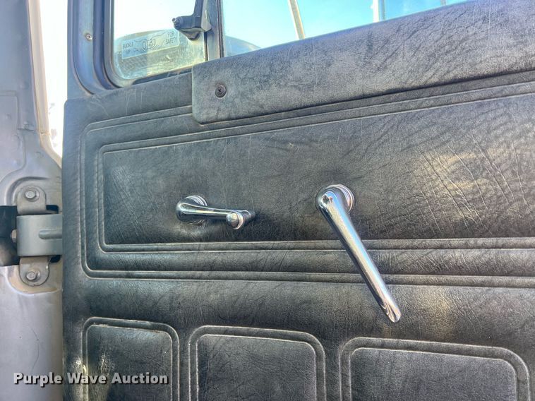 image for item NN9310 2001 Mack RD688S  dump truck