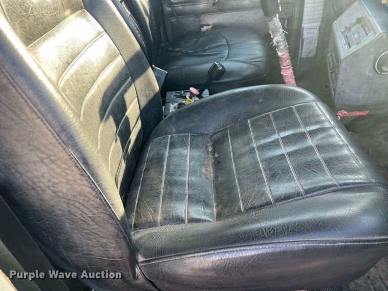 image for item NN9310 2001 Mack RD688S  dump truck