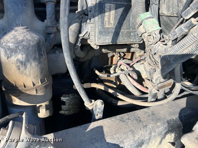 image for item NN9310 2001 Mack RD688S  dump truck
