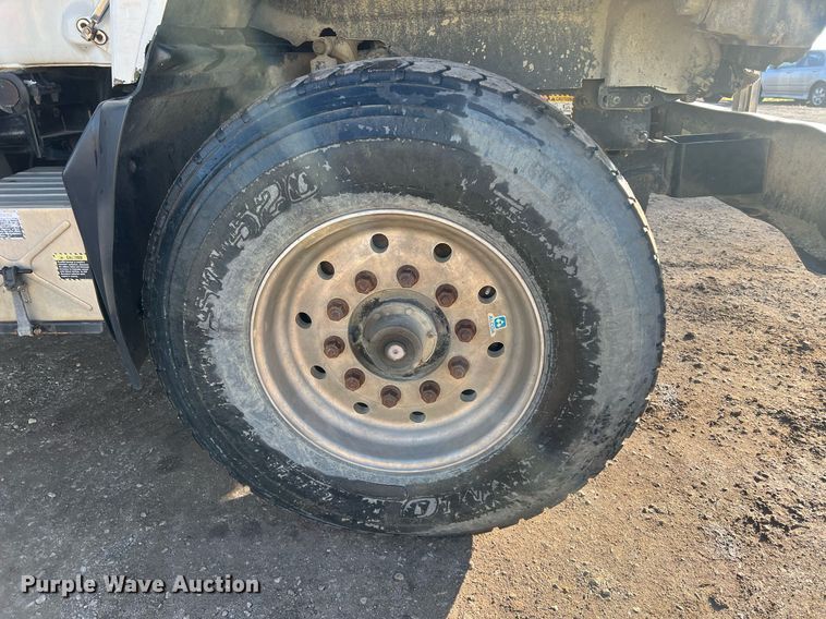 image for item NN9310 2001 Mack RD688S  dump truck