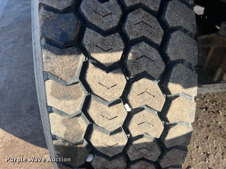 image for item NN9310 2001 Mack RD688S  dump truck